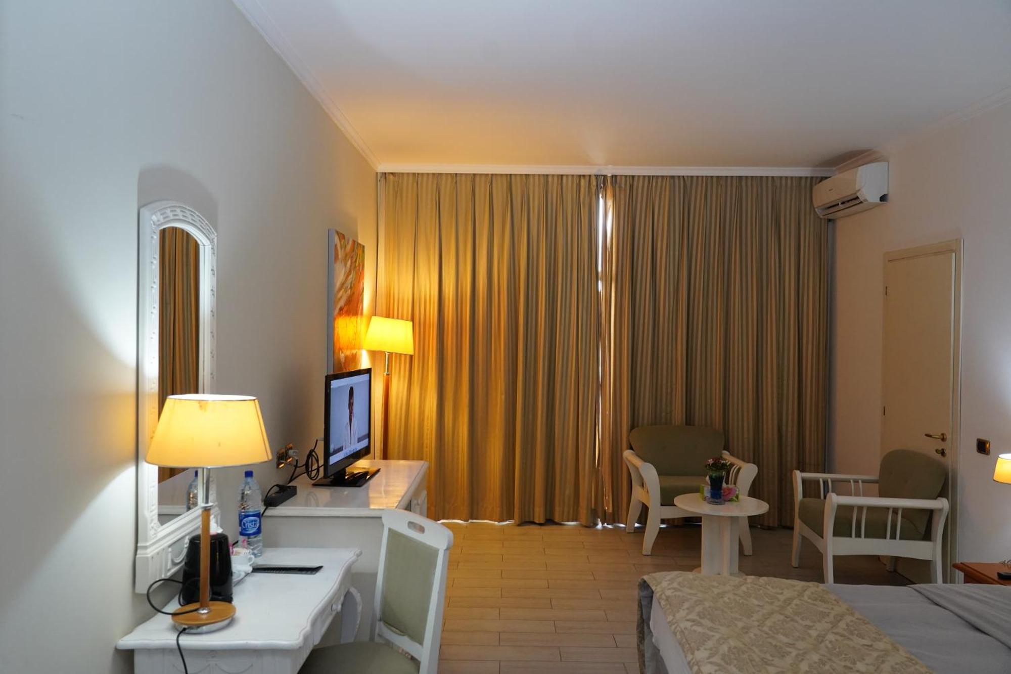 L'Amitie Hotel อึนจาเมนา ภายนอก รูปภาพ