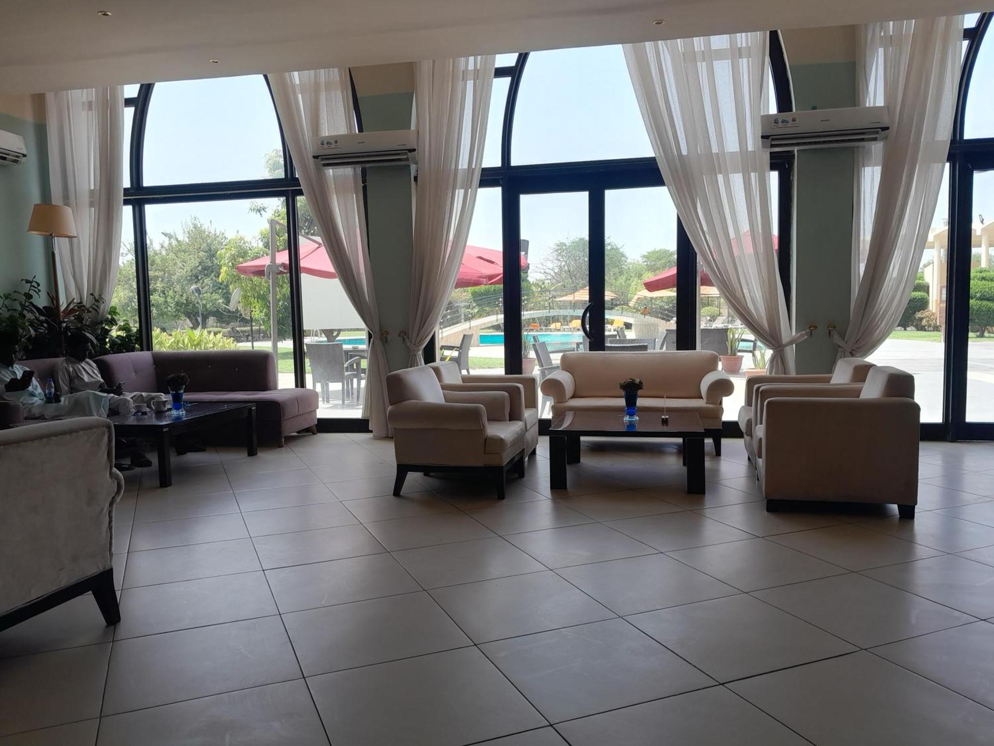 L'Amitie Hotel อึนจาเมนา ภายนอก รูปภาพ