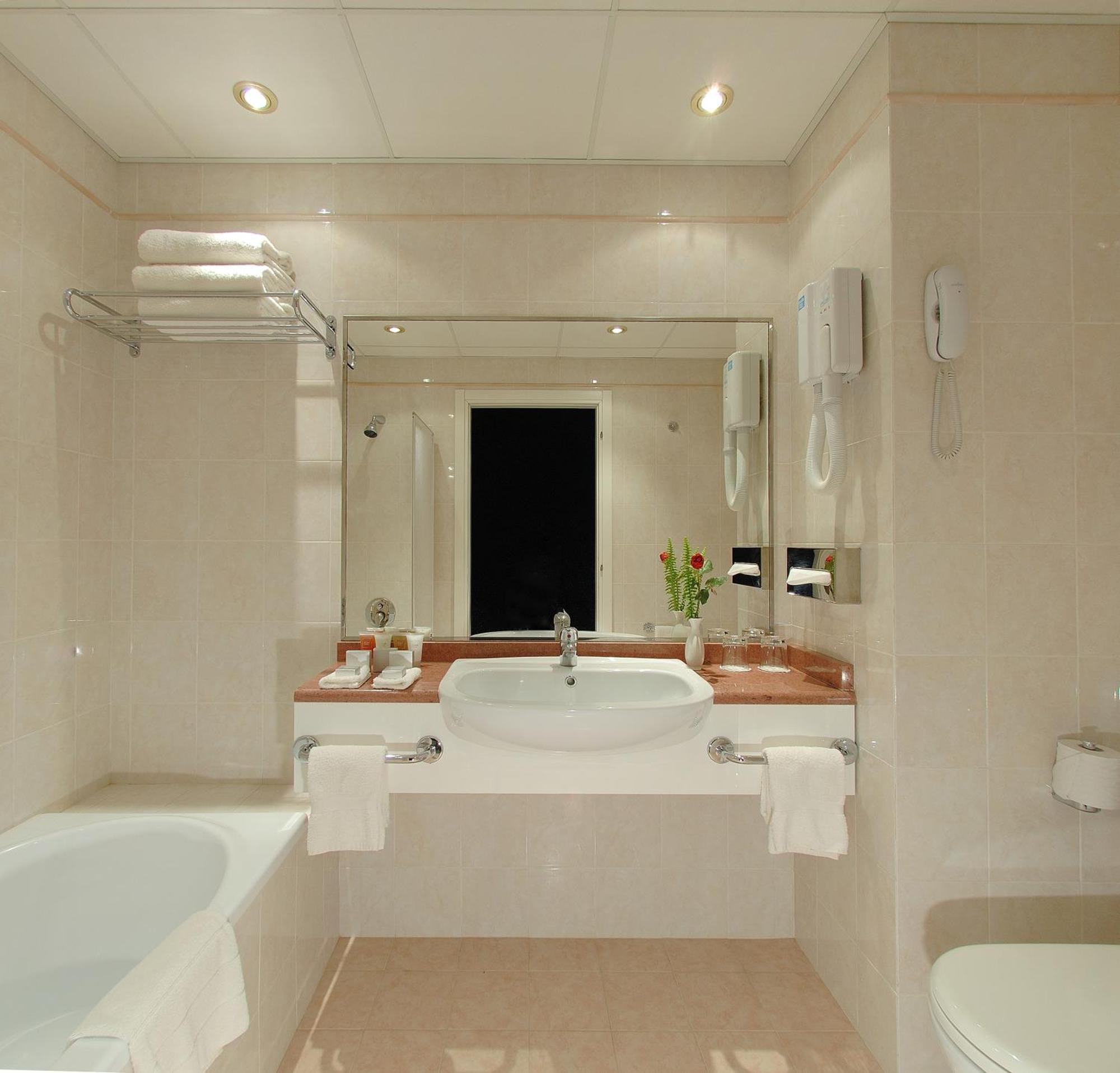 L'Amitie Hotel อึนจาเมนา ภายนอก รูปภาพ